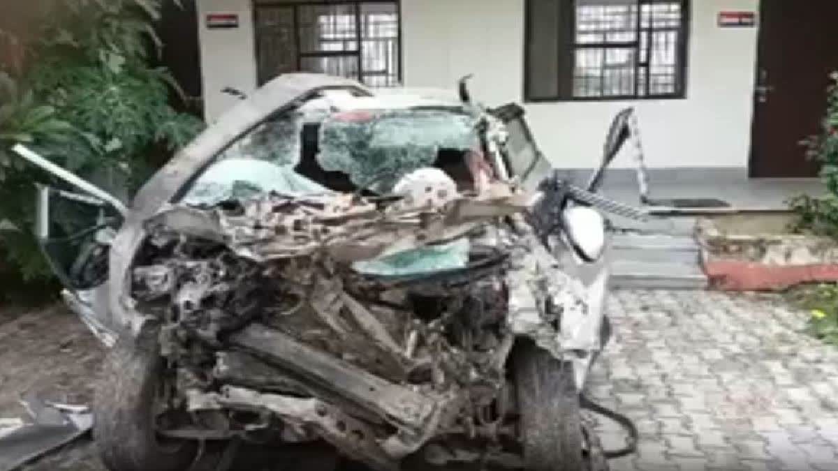 Etawah: Three persons, including a Russian and an Afghanistani, were killed and three others injured when the car they were travelling in rammed into a vehicle on the Agra-Lucknow Expressway on Sunday, police said.  The incident took place at around 10:30 am when the car was travelling from Lucknow to Delhi. There were four foreign nationals, aged 20 to 25, in the car along with the driver and helper. The injured have been admitted to Saifai Hospital. According to Usrahar police station in-charge Mansoor Ahmed, three women from Afghanistan, Naz, Atifa and Tabassum and a Russian woman, Catherine, had come to Lucknow to participate at an event. They had rented a car from Delhi and were returning after the event when the accident occurred.   Catherine, Naz and driver Sanjeev (40) succumbed to their injuries on the spot while Aatifi, Tabassum and helper Rahul (38) sustained severe injuries.  The locals informed police after which, the injured were rushed to Saifai Hospital, where they are stated to be in critical condition.  Police said it is being ascertained as to when these foreign came to India and for how long they were staying here. Preliminary probe has revealed that they were staying in Delhi and had come to Lucknow for an event but the details of the programme that they participate in are yet to be collected, police said. "The Embassy of Afghanistan and Russia are being contacted to connect to their family members. Also, information is being collected about their acquaintances in Delhi," an official said.