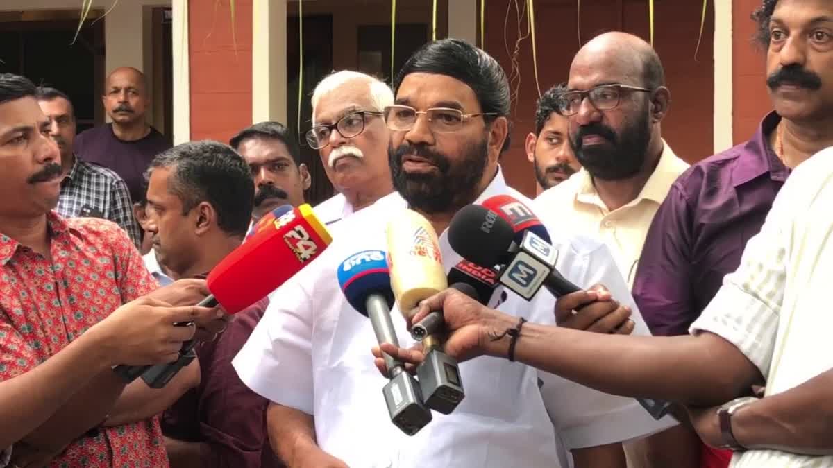 SABARIMALA NEWS  MINISTER VN VASAVAN  ശബരിമല സ്പോട്ട് ബുക്കിങ് വിവാദം  ദേവസ്വം പ്രസിഡൻ്റ്