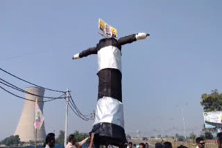 On the occasion of Dussehra, Thermal's contract employees blew up the effigy of the Punjab government