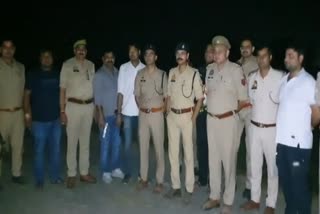 पुलिस और वांछित बदमाशों में मुठभेड़