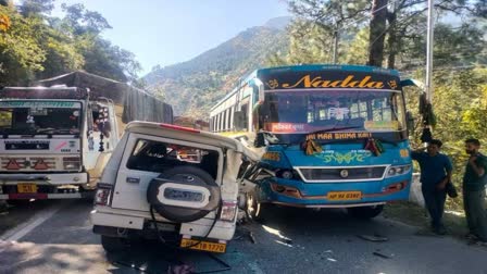 car and bus collision in Rampur