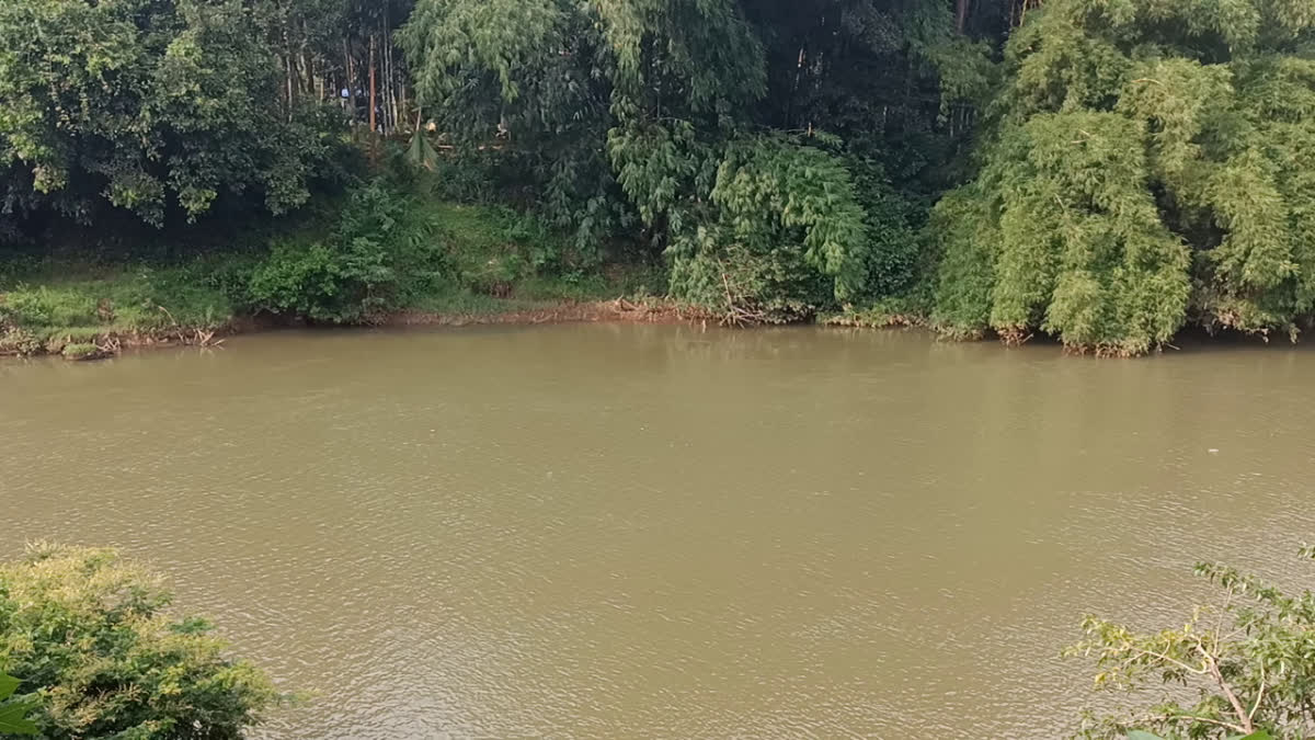 karasseri people awaits for a bridge  Iruvanjippuzha bridge  karasseri Iruvanjippuzha bridge issue  ഇരുവഴഞ്ഞിപ്പുഴ പാലം  ഇരുവഴഞ്ഞിപ്പുഴ പാലം പണി വൈകുന്നു  വൈശ്യംപുറം പാലം  കാരശ്ശേരി പാലം  കാരശ്ശേരി വൈശ്യംപുറം പാലം പണി വൈകുന്നു