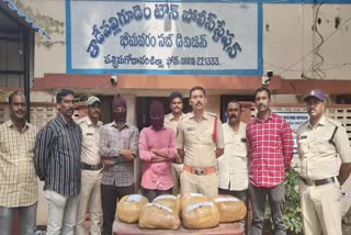 two_persons_transporting_ganjai_arrested_by_city_police
