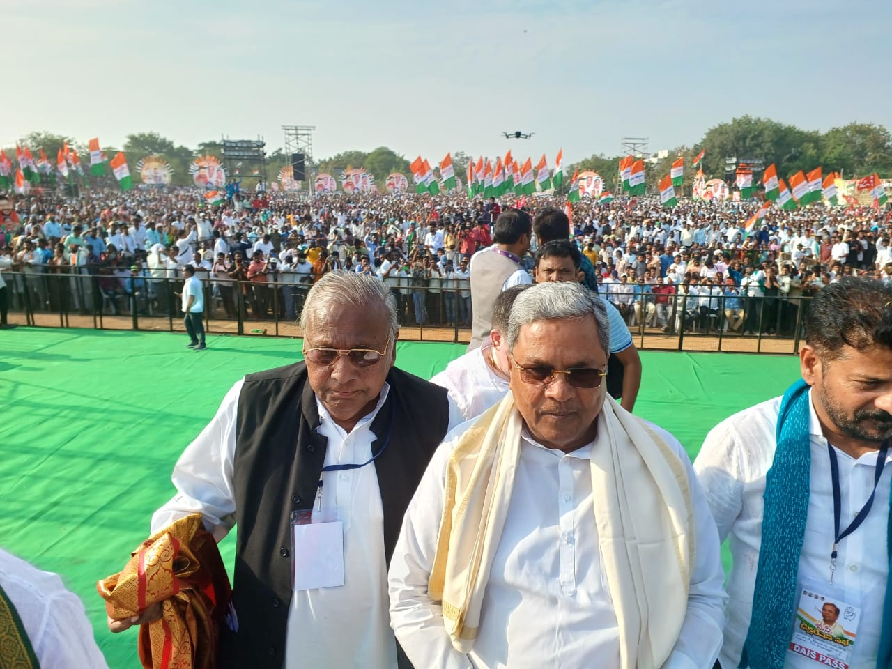 congress leaders  doing furious campaign in  Telangana election