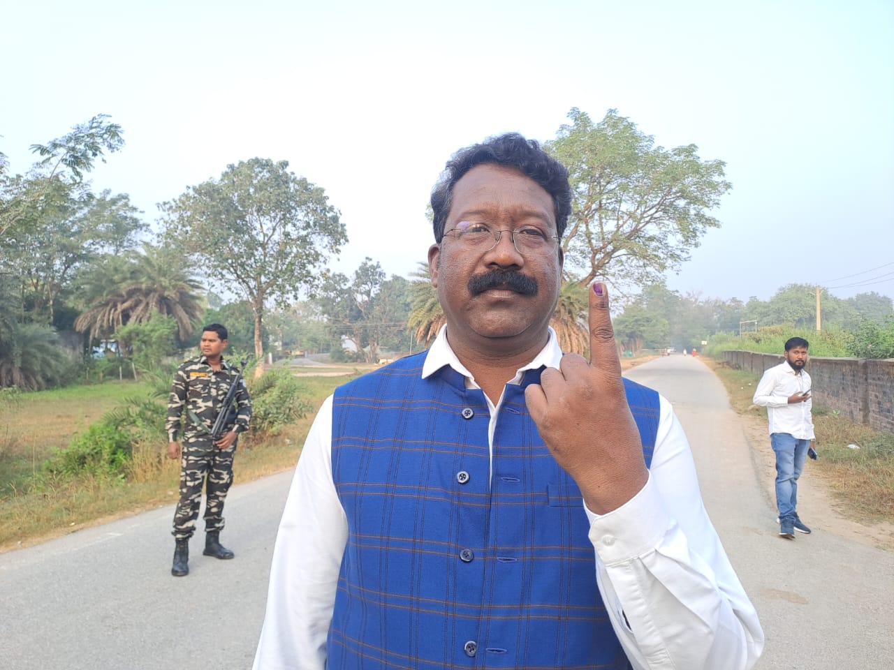 vips-and-public-representatives-cast-votes-in-first-phase-of-jharkhand-assembly-elections-2024