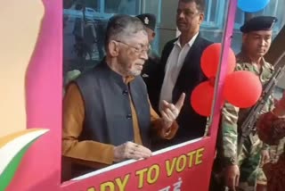 Governor Santosh Gangwar casted his vote