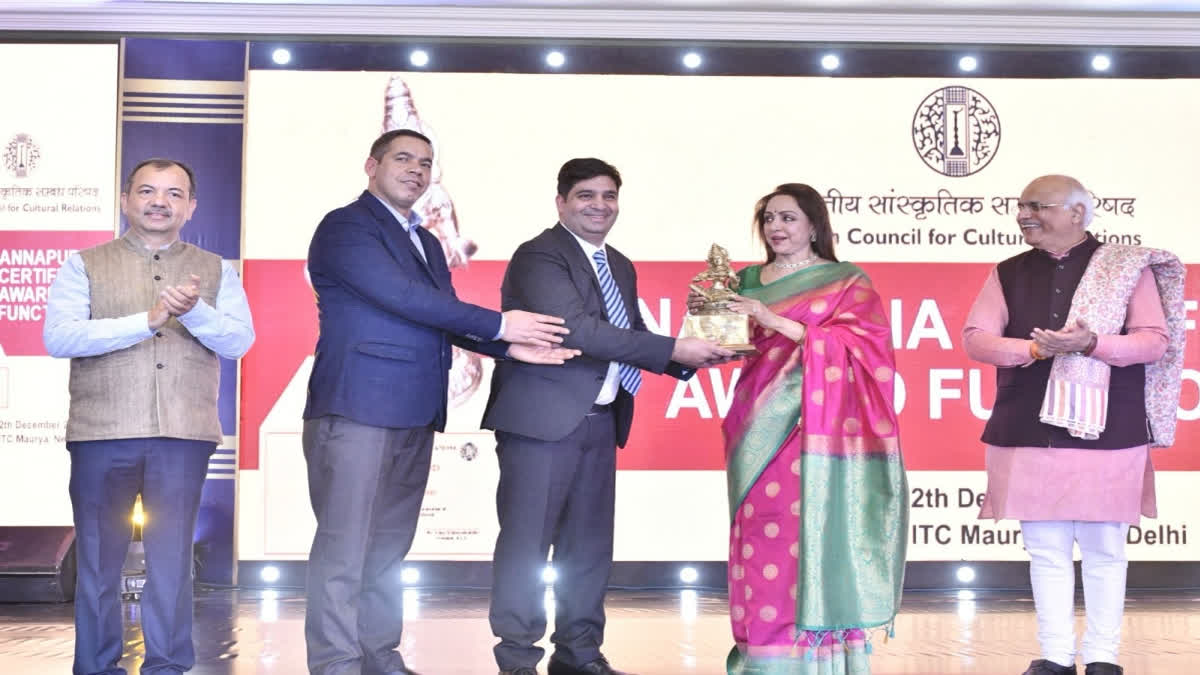 Under a noble initiative, the Indian government, through the Indian Council of Cultural Relations ( ICCR), a part of the Ministry of External Affairs, on Tuesday evening, handed over the 'Annapurna Certificate Award' to 6 restaurants in six different parts of the world serving authentic Indian food for years.