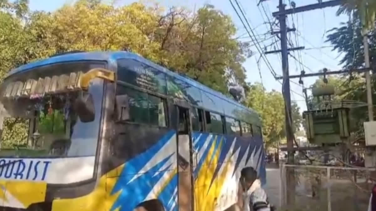 electric wire fell on passenger bus