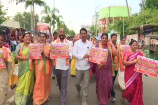 bjp_leders_protest_for_crop_loss_compensation