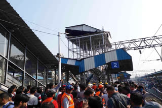 Overhead water tank falls on platform at Bardhaman railway station, 3 dead