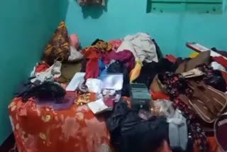 Theft in locked house in dhanbad