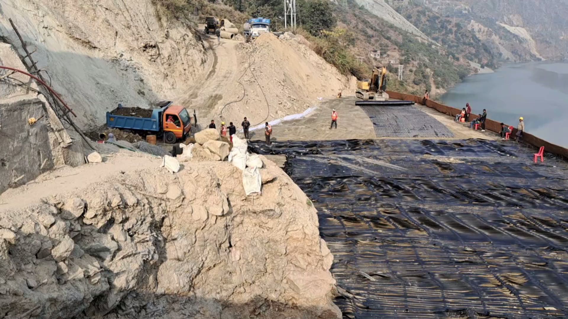 Mandi NH repair work near Pandoh dam