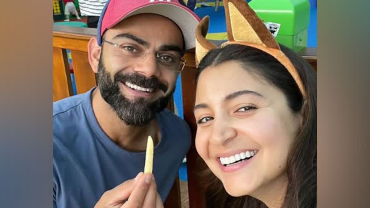 ANUSHKA SHARMA ENJOY WITH VIRAT