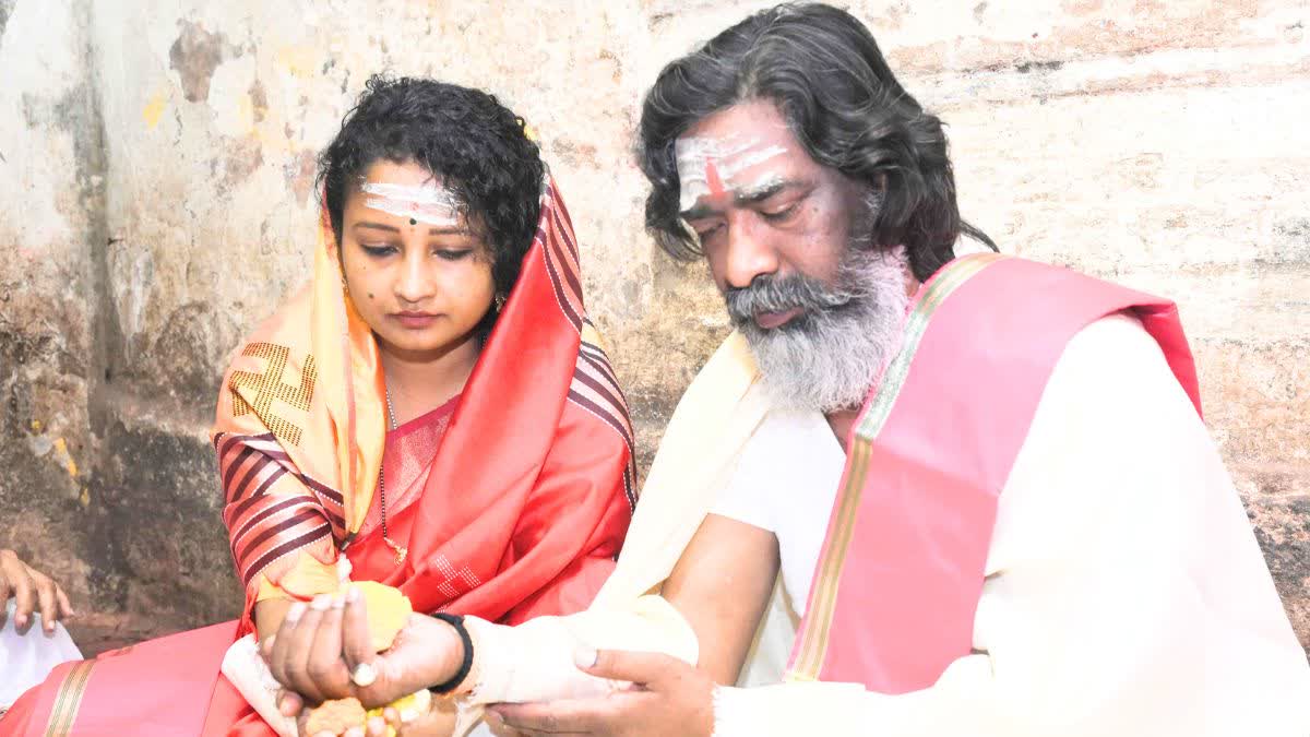 CM Hemant Soren performed puja in Deoghar with his wife Kalpana Soren