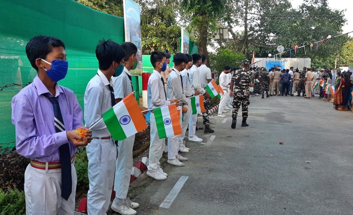 crpf-cyclists-rally-team-welcomed-in-chirang