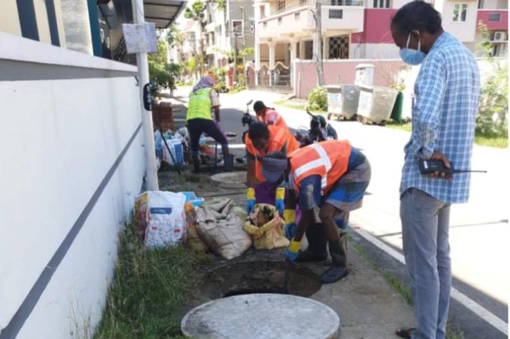 மழைநீர் வடிகால்கள், greater chennai corporation, dredging work in rainwater drains, சென்னை செய்திகள், பராமரிப்பு பணிகளை முடிக்க தீவிரம், rainwater drains, சென்னை மாநகராட்சி