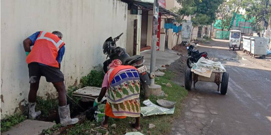 மழைநீர் வடிகால்கள், greater chennai corporation, dredging work in rainwater drains, சென்னை செய்திகள், பராமரிப்பு பணிகளை முடிக்க தீவிரம், rainwater drains, சென்னை மாநகராட்சி