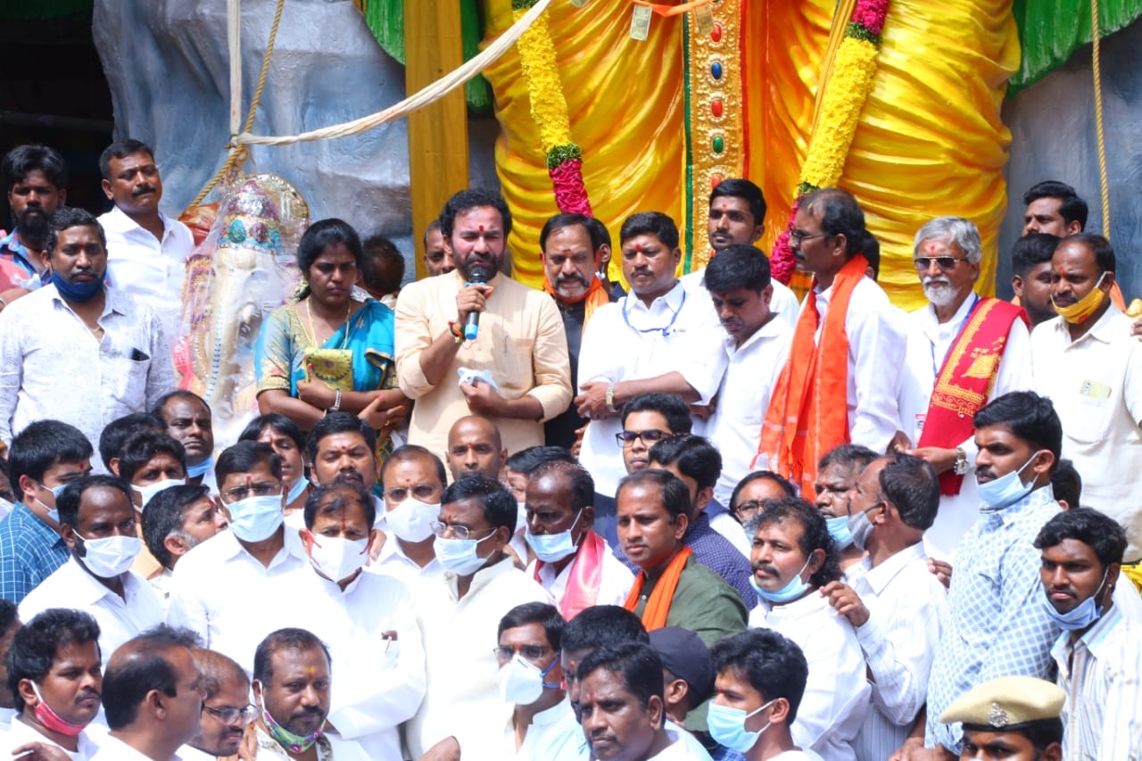 telangana-state-leaders-participated-in-ganesh-chaturthi-celebrations