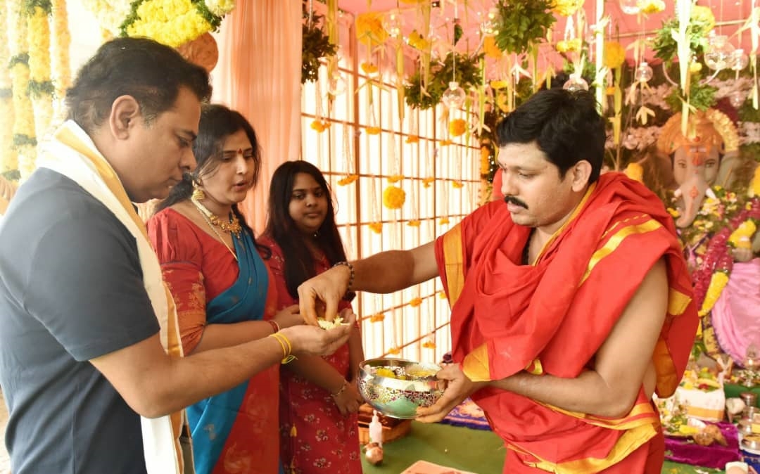 telangana-state-leaders-participated-in-ganesh-chaturthi-celebrations