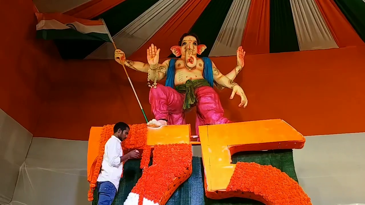 జాతీయ జెండాతో గణనాథుడు