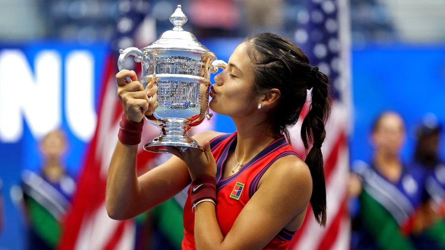 us open 2021 emma raducanu wins first grand slam beats fernandez 6-4-6-3 in final queen elizabeth congratulates