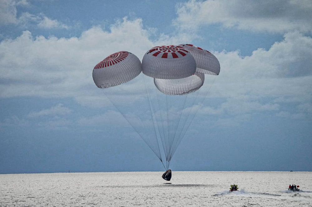 Space Capsule landing in Sea