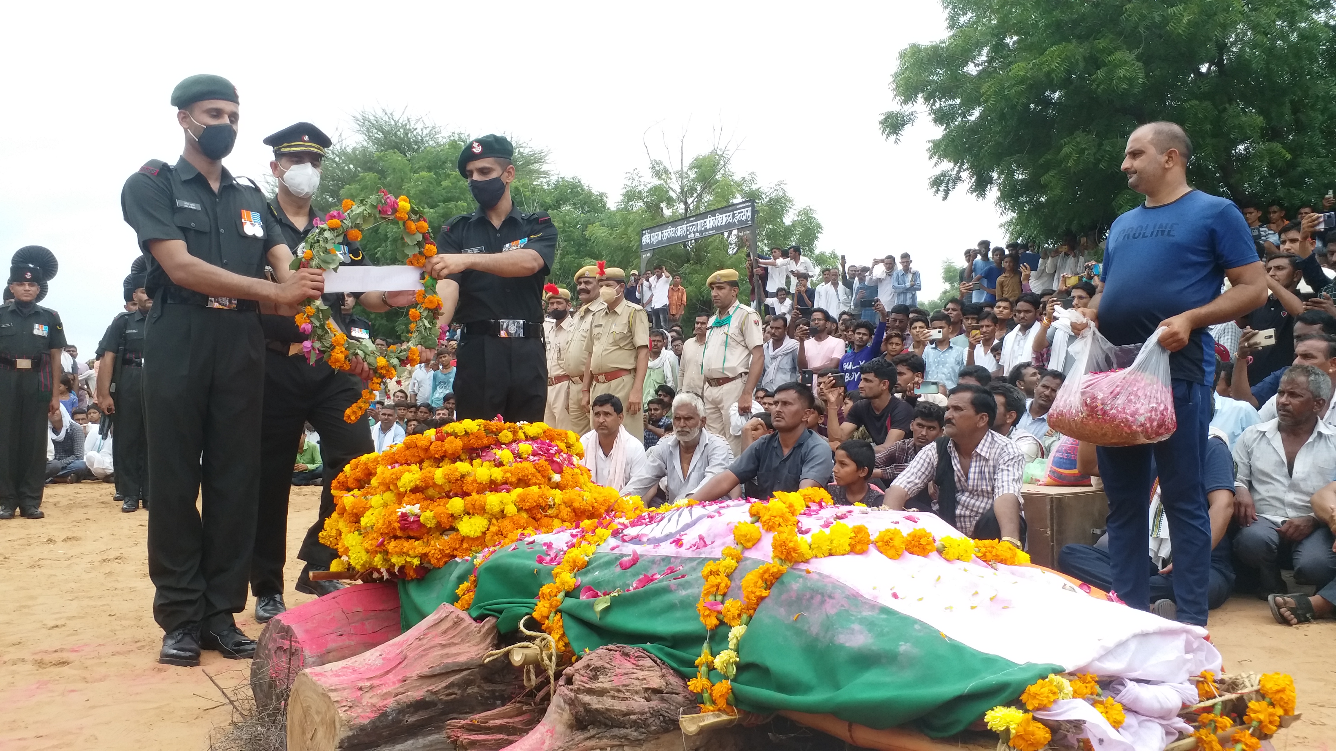 Sena nayak Hemendra godara, cremation of hemendra godara, state honors, cremation in nagore,  शहीद सेना नायक हेमेंद्र, हेमेंद्र गोदारा, अंतिम संस्कार