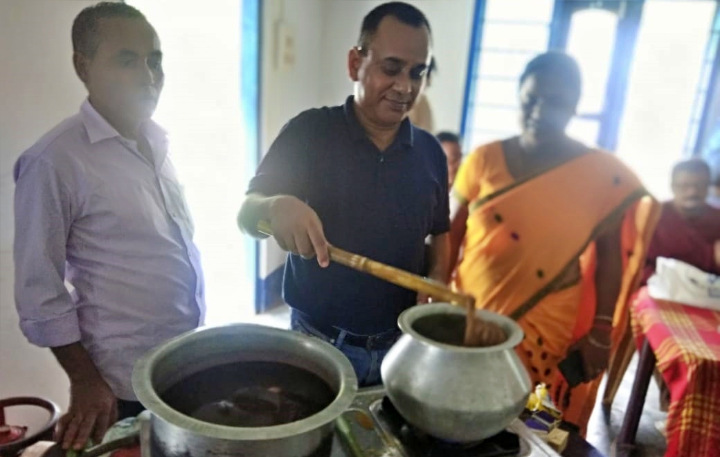 workshop for local weavers at Chhaygaon