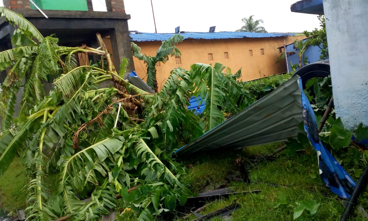 কয়েক মিনিটের টর্নেডোয় সাগরের অবস্থা