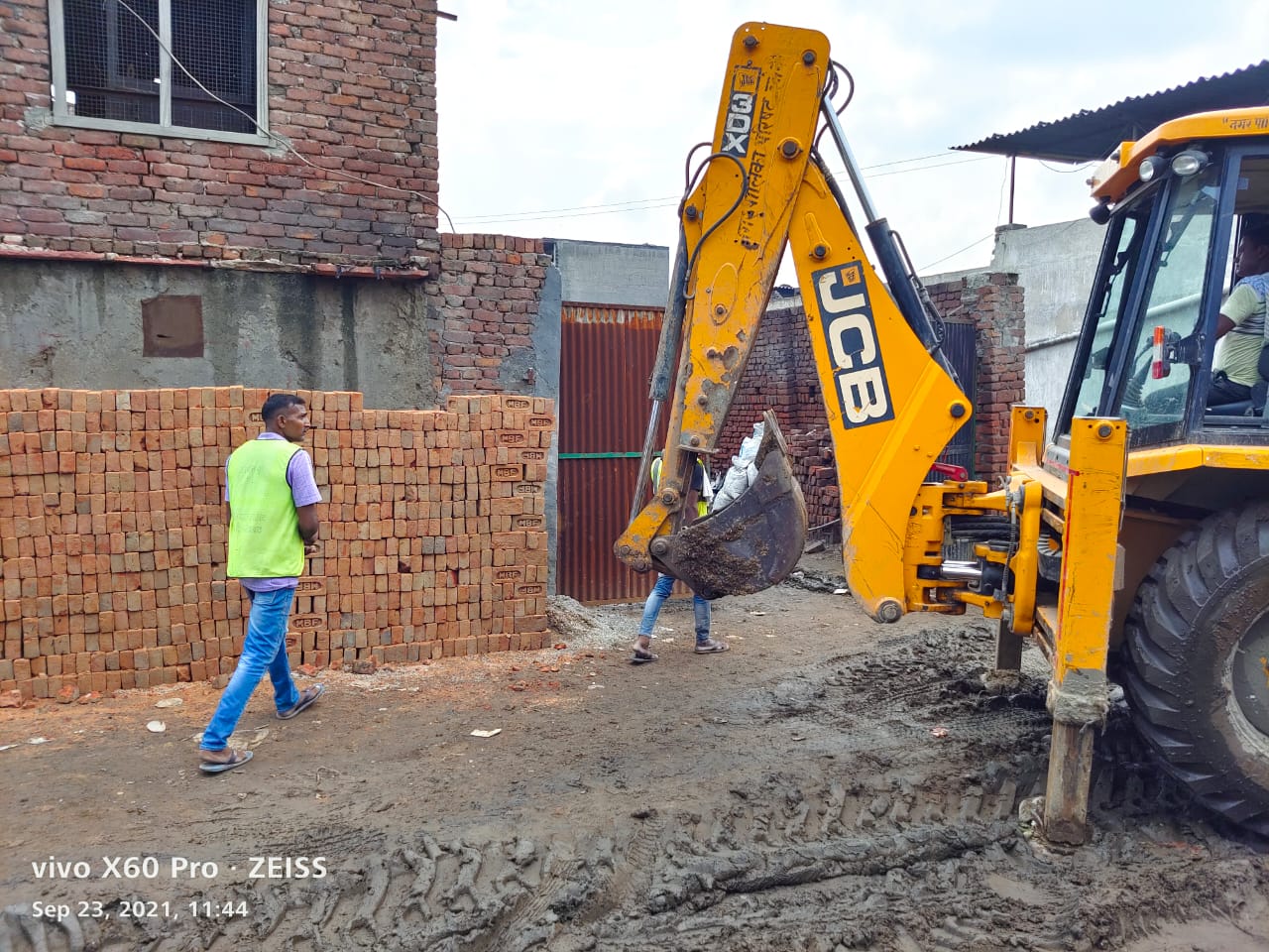 demolition-26-polluting-factories-in-ghaziabad