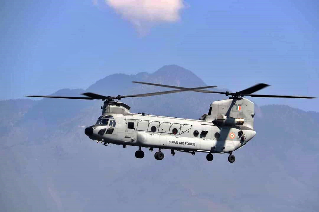 IAF's Chinook during a performance at  Srinagar Air Show