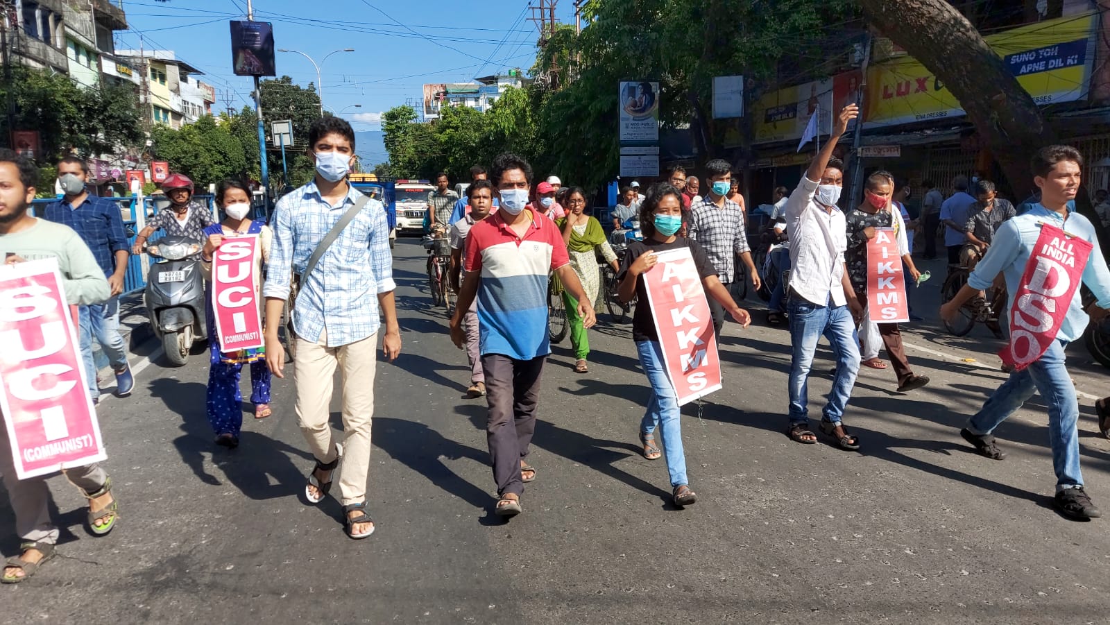 শিলিগুড়িতে বনধের সমর্থনে মিছিল