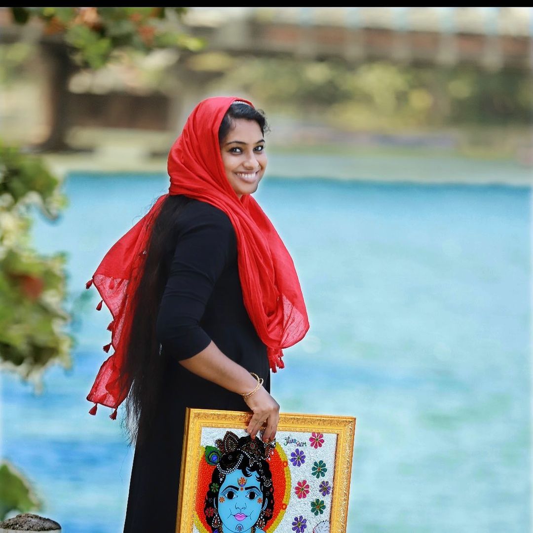 muslim woman painting srikrishna