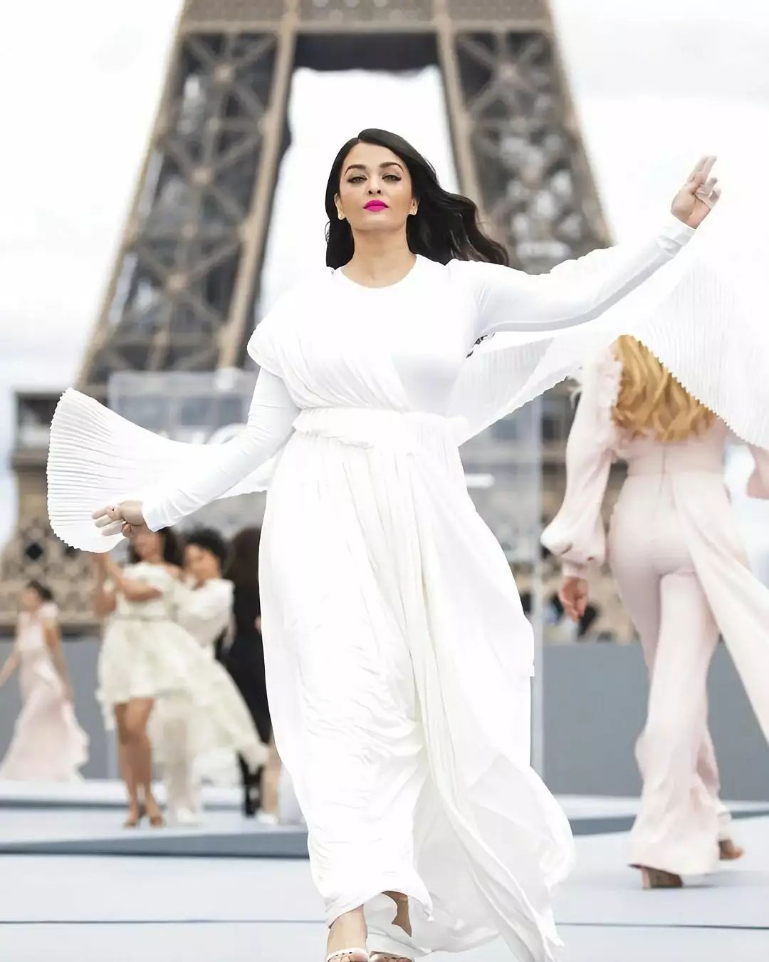 Paris Fashion Week: Aishwarya Rai lives 'deja vu' moment after two years - video