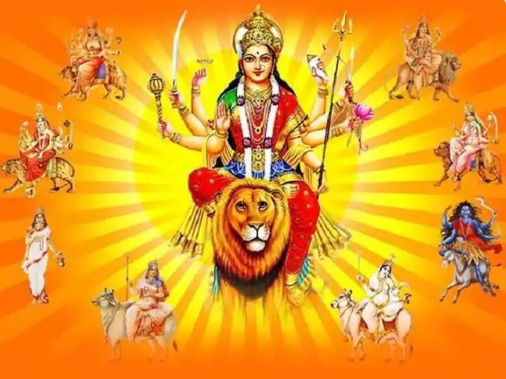 नवरात्रि में मां दुर्गा के अलग-अलग नौ रूपों की होती है पूजा.