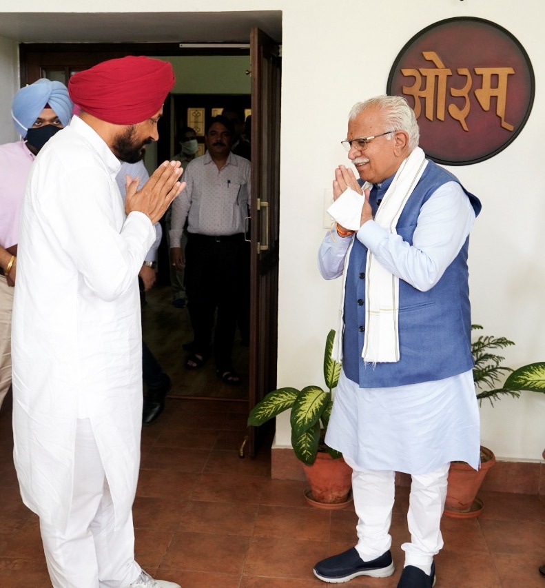 Punjab CM Charanjit Singh Channi meets Haryana CM Manohar Lal at chandigarh