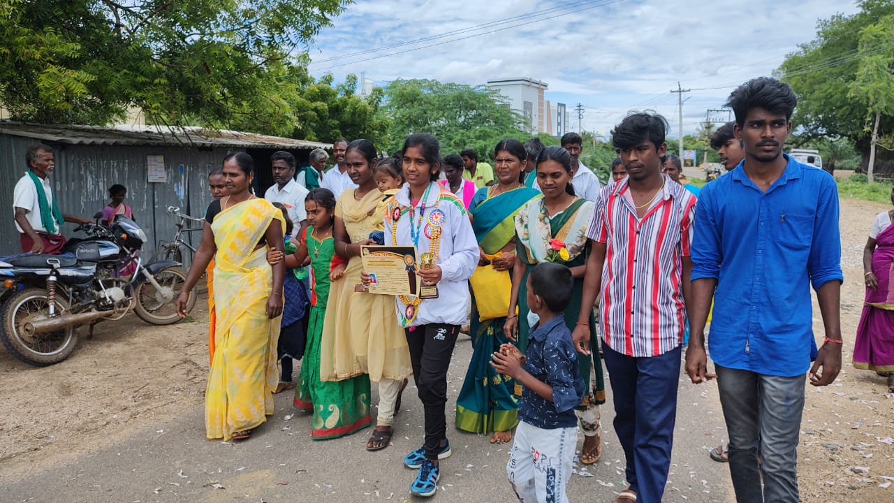 சர்வதேச கபடி போட்டியில் தங்கம் வென்ற மாணவிக்கு உற்சாக வரவேற்பு