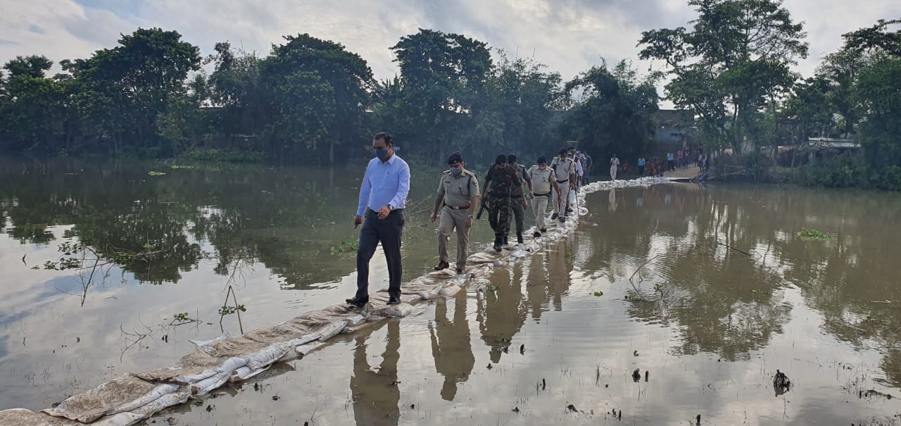 खगड़िया में डीएम-एसपी को ही बदहाली झेलनी पड़ी.