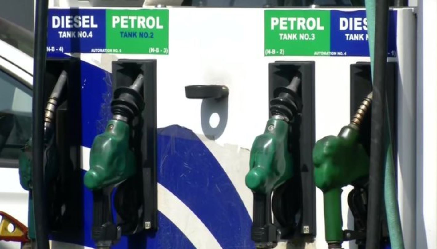 पेट्रोल-डीजल की बढ़ती कीमतें जला रही हैं आपकी जेब