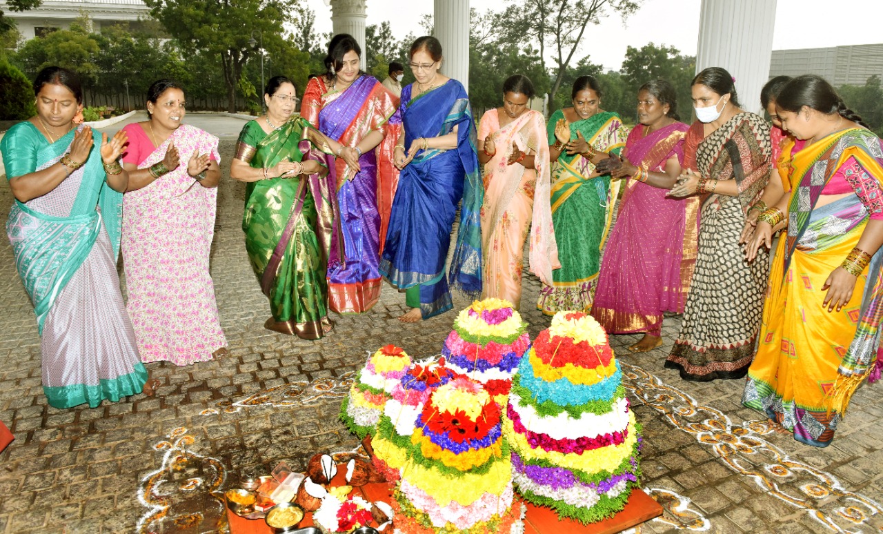 saddula bathukamma celebrations 2021 in telangana