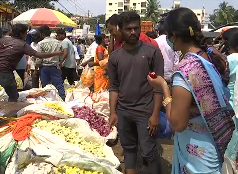 పూలకు ఒక్కసారిగా పెరిగిన డిమాండ్