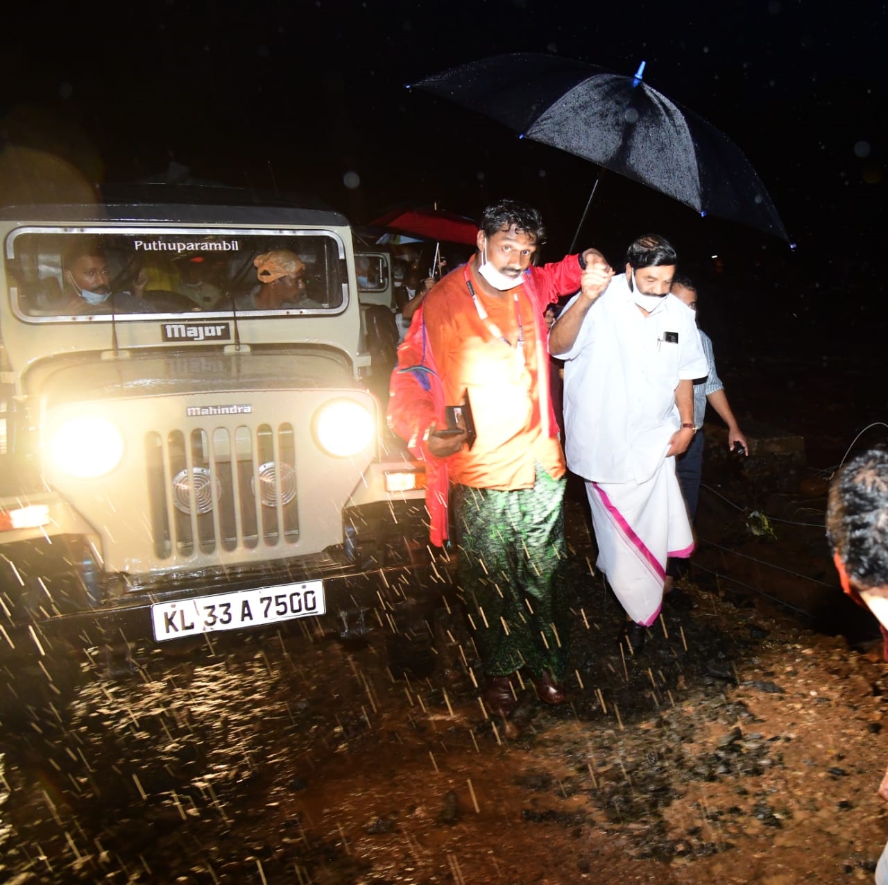 Heavy rain in kottayam1  Landside in Koottickal  13 persons reported missing following landside in Koottickal  കൂട്ടിക്കലിൽ ഉരുള്‍പ്പൊട്ടൽ  കോട്ടയം മഴ  13 പേരെ കാണാതായി  കോട്ടയം ഉരുള്‍പ്പൊട്ടൽ