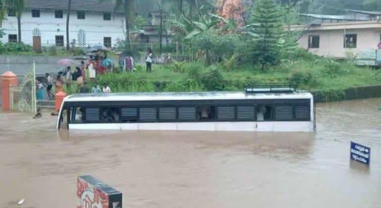केरल में भारी बारिश से बिगड़े हालात
