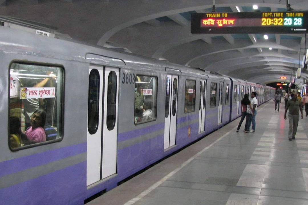 details of kolkata metro service on lakshmi puja day