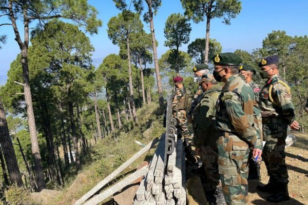 Naravane reviews preparedness along LoC;