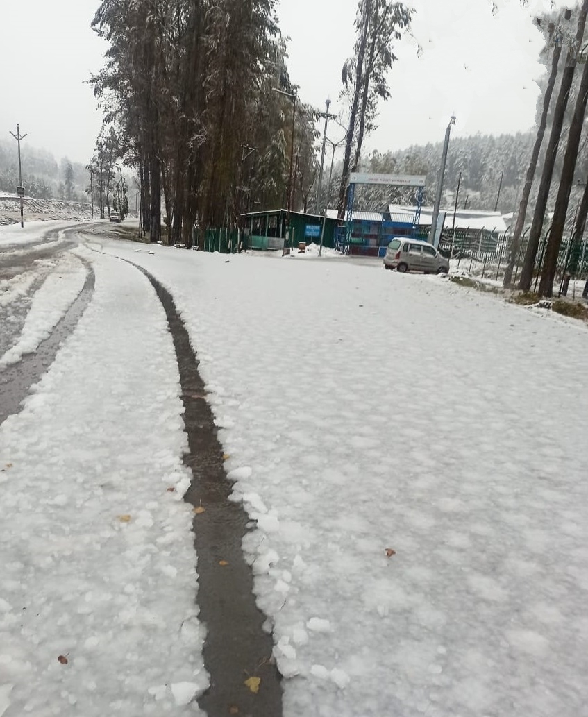 snow fall in kashmir valley