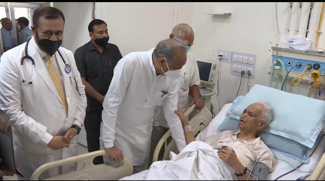 Gandhian SN Subbarao admitted in SMS Hospital Jaipur