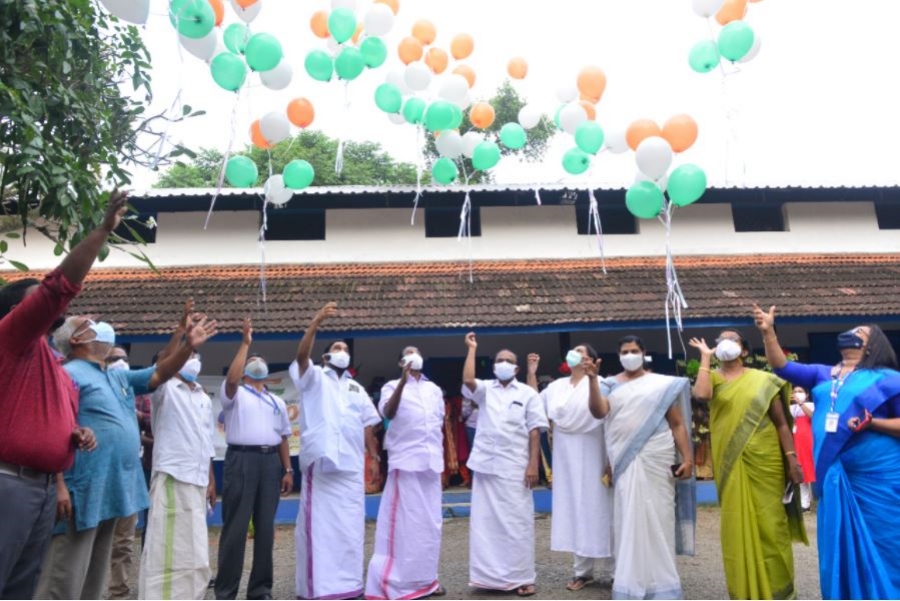 കോട്ടയം  വാക്‌സിനേഷൻ  വി. എൻ. വാസവൻ  ആരോഗ്യപ്രവർത്തകര്‍  രജിസ്‌ട്രേഷൻ വകുപ്പ്‌  സഹകരണ വകുപ്പ്‌  ആരോഗ്യവകുപ്പ്  വാക്‌സിനേഷൻ ഡോസ്  kottayam  vaccination drive  vn vasavan  kerala health department  covid 189