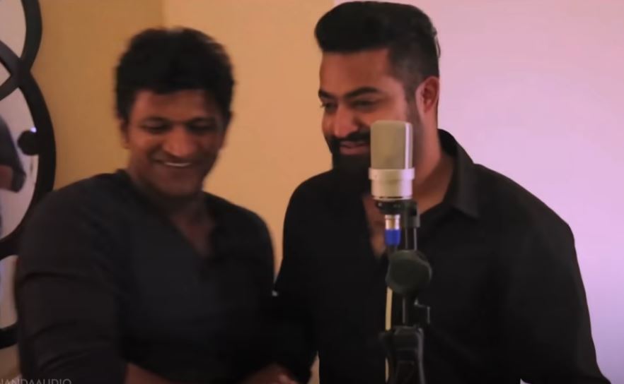 jr NTR paid condolence to Kannada actor Puneeth Rajkumar in Bangalore