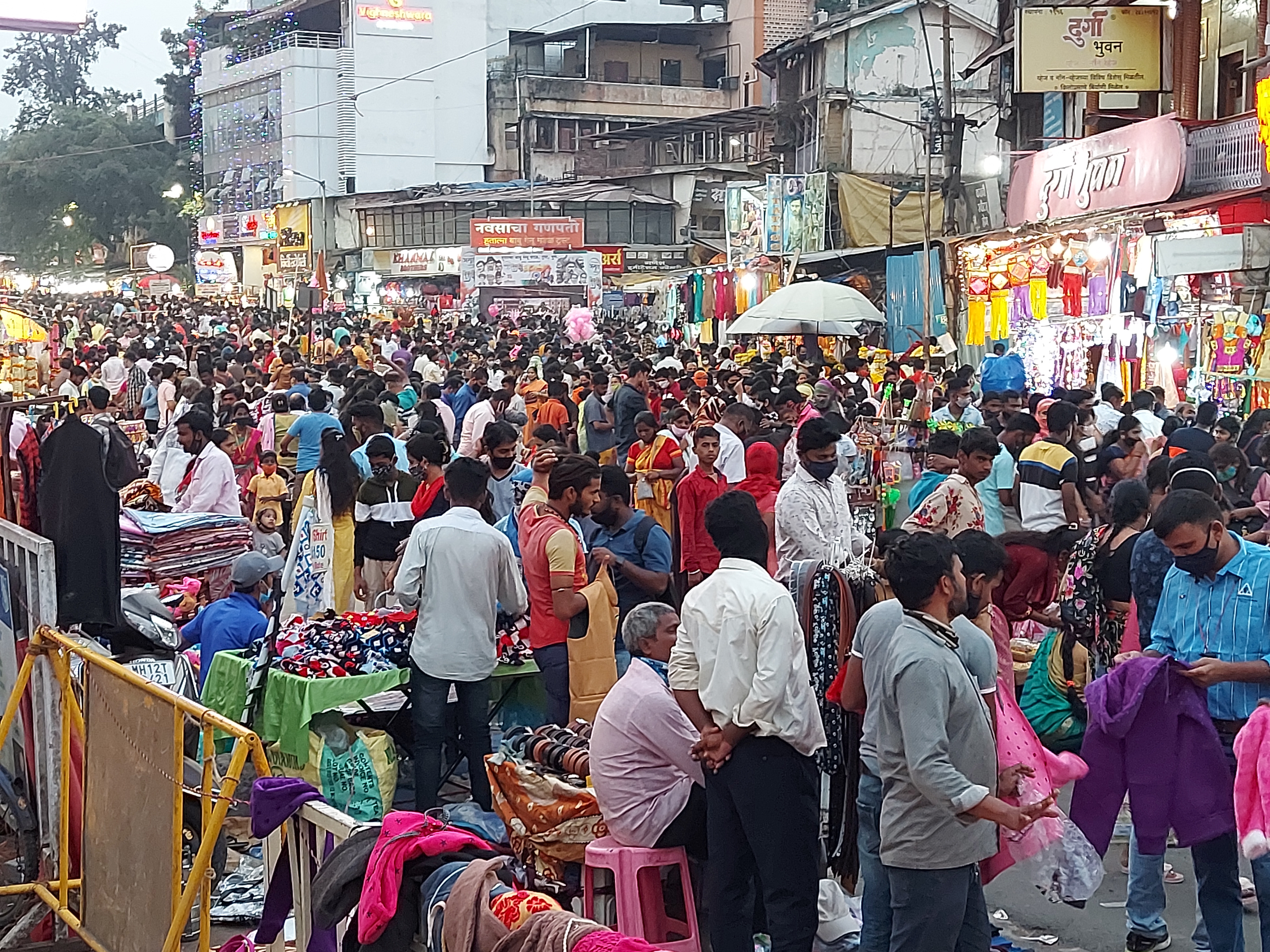 diwali shopping Mahatma Phule Mandai